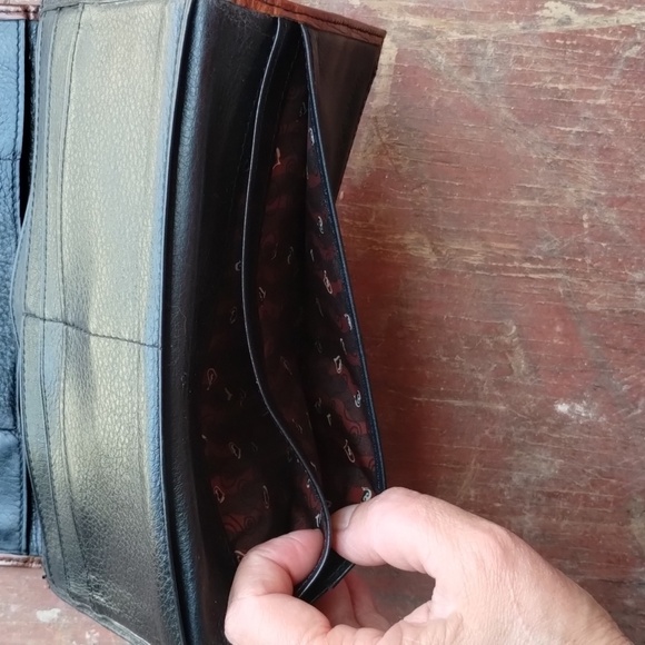 Brighton black & brown leather wallet silver hardware - Picture 11 of 11